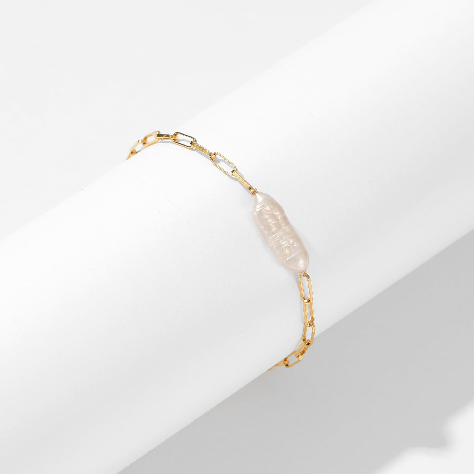 Zoe - 18K Charming Single Natural Baroque Pearl Bracelet