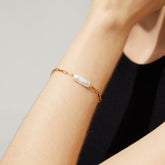 Zoe - 18K Charming Single Natural Baroque Pearl Bracelet