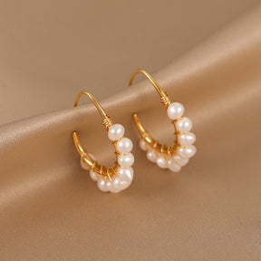 Charlotte - Pendientes de aro elegantes con perlas naturales de 18 quilates