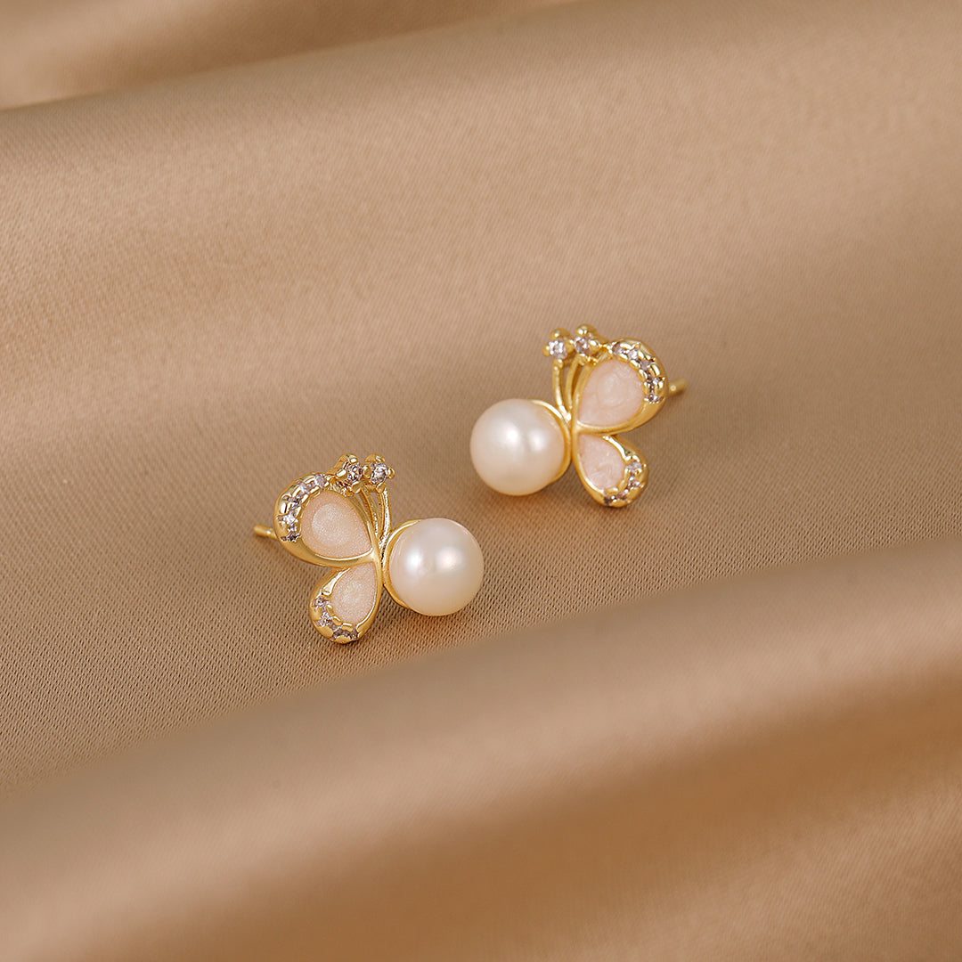 Poppy - 18K Lovely Natural Pearl Stud Earrings