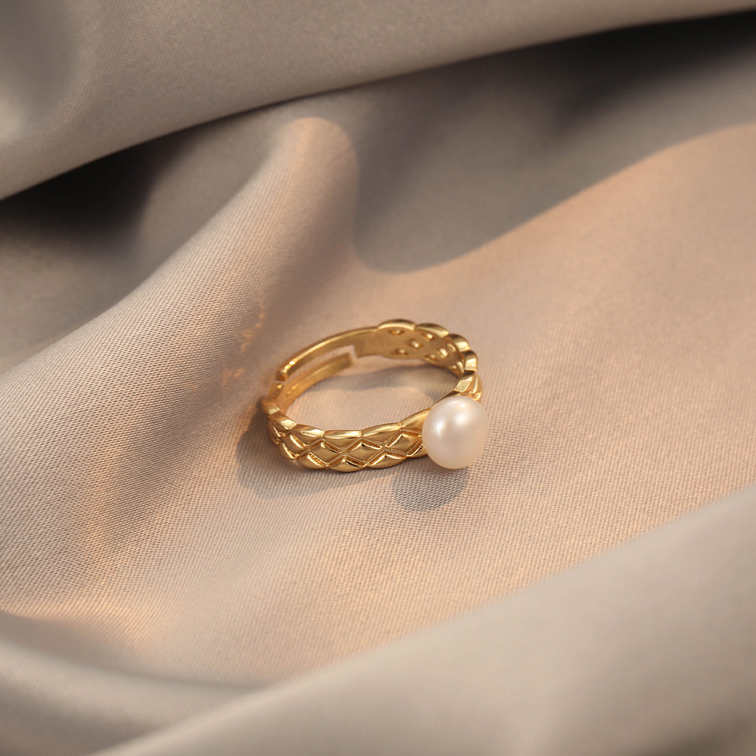 Hannah - 18K Modern Natural Pearl Ring