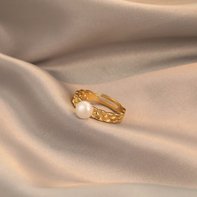 Hannah - 18K Modern Natural Pearl Ring