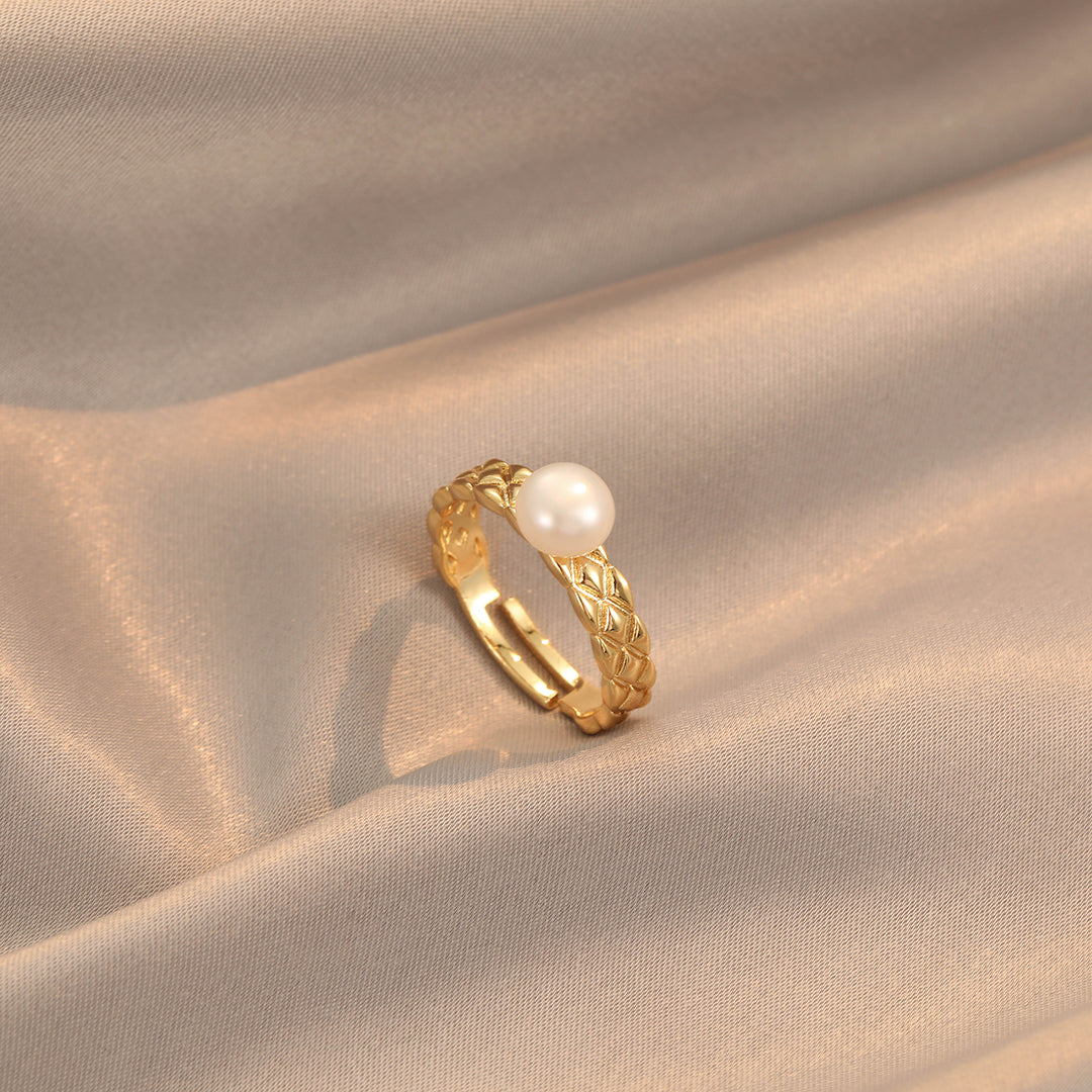 Hannah - 18K Modern Natural Pearl Ring