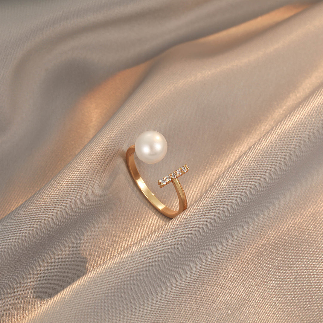 Hestia - 18K Bejeweled Modern Natural Pearl Ring