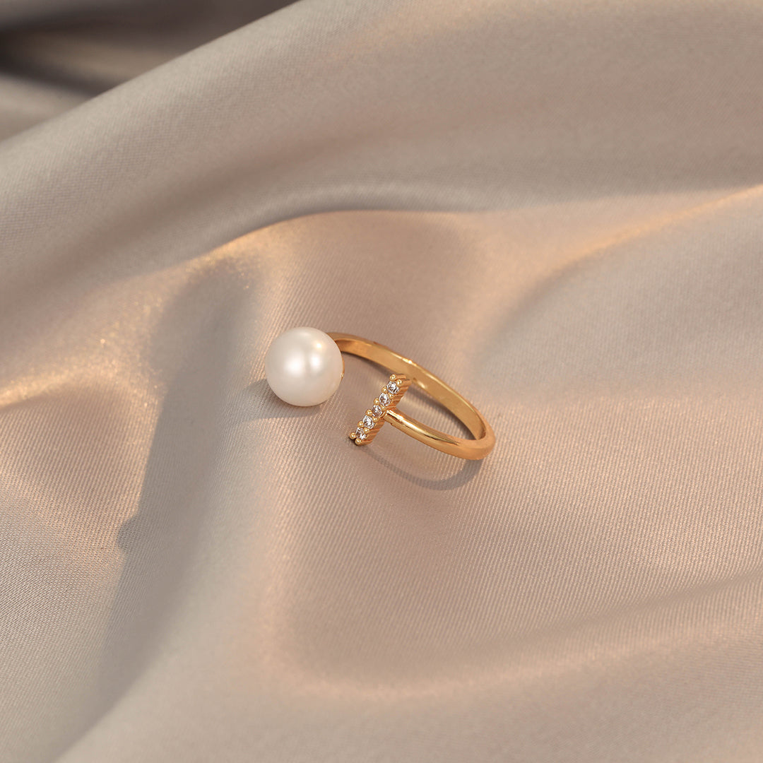 Hestia - 18K Bejeweled Modern Natural Pearl Ring