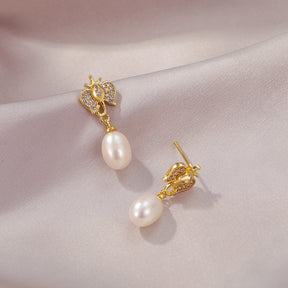 Éléphant - 18K Luxury Bejeweled Elephant Natural Pearl Stud Earrings