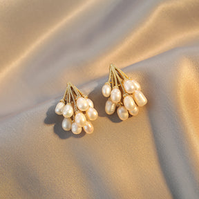 Audrey - Pendientes elegantes de perlas naturales en forma de uva de 18 quilates