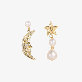 Selena - Pendientes de perlas naturales no coincidentes de lujo con forma de luna y estrella de 18 quilates