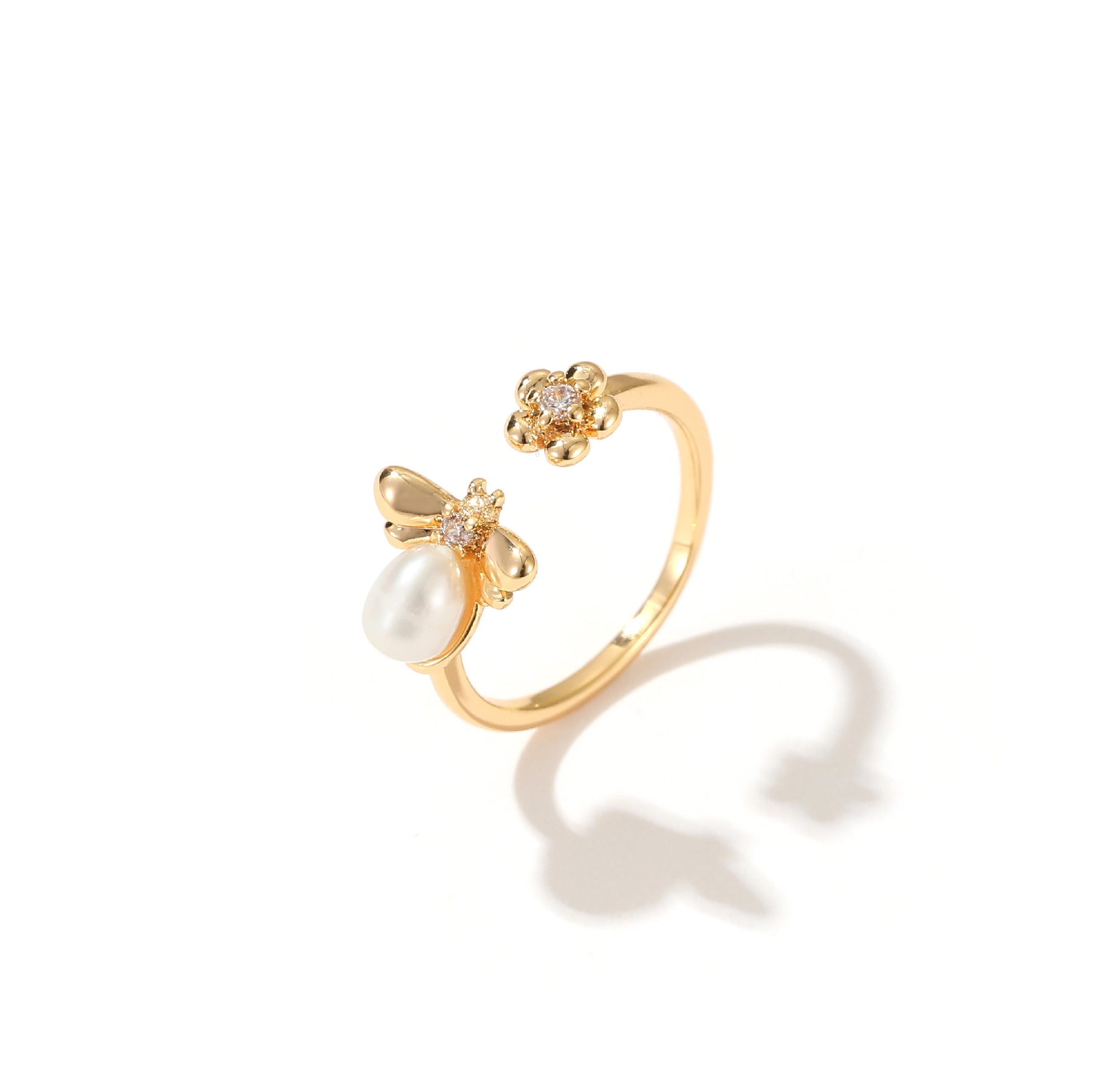 Suzanne - 18K Classic Flower Bee Natural Pearl Ring