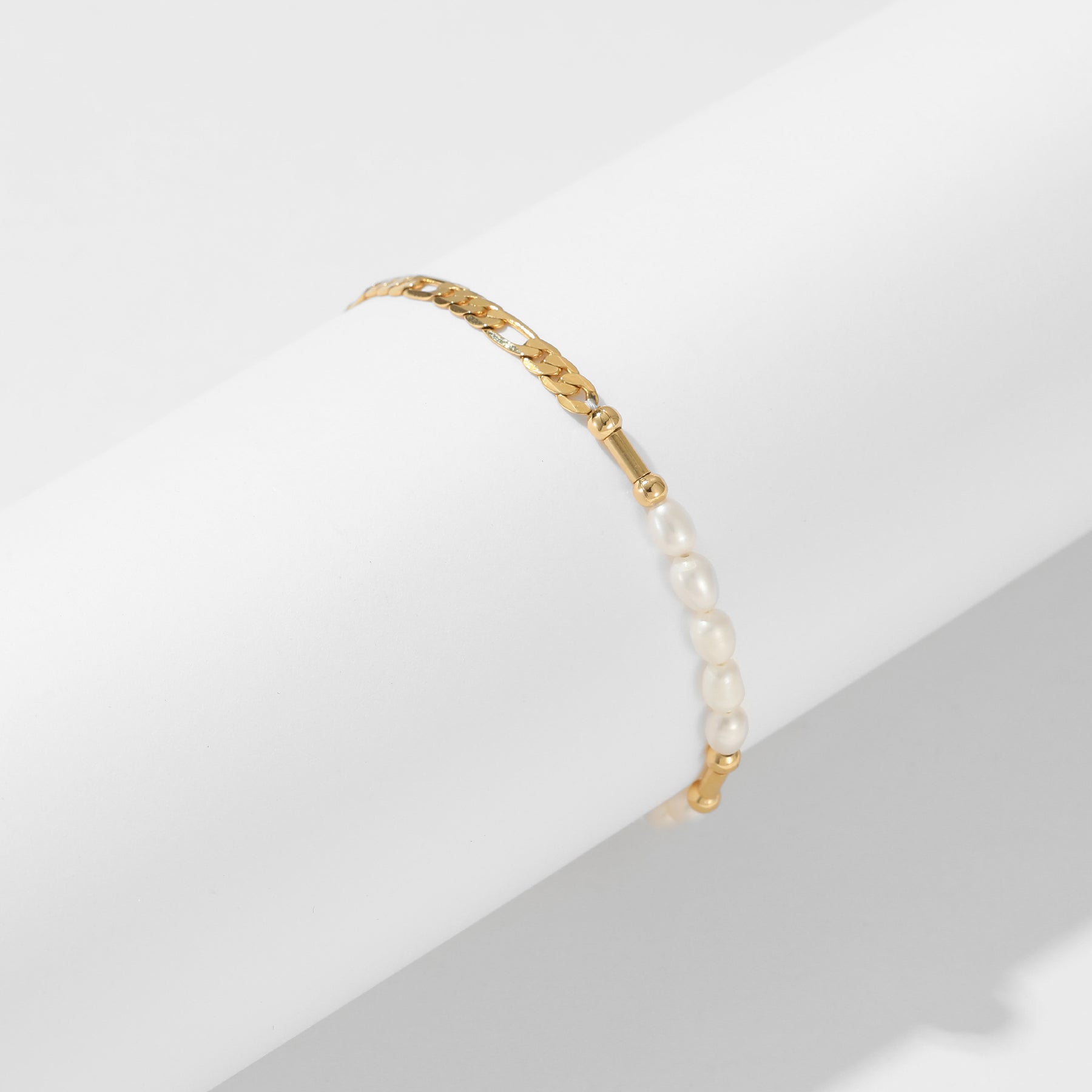 Carolina - 18K Dainty Natural Pearls Bracelet with Delicate Chain