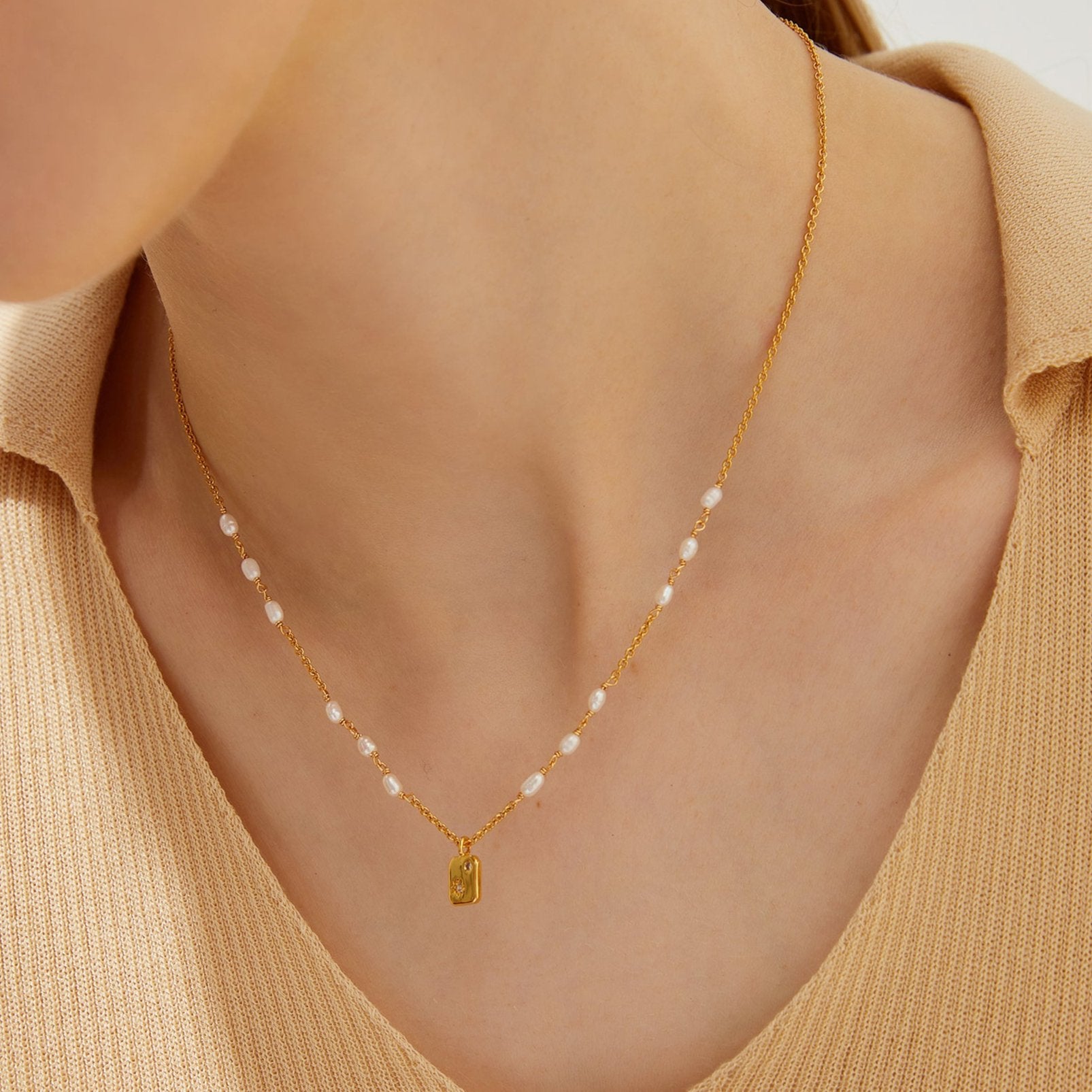 Kaitlyn - Delicate Bejeweled Star Pattern Natural Pearls Necklace